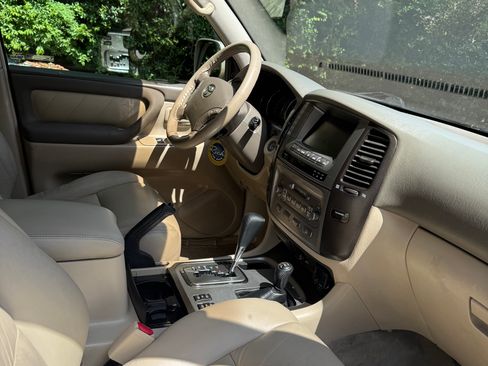 Used 2005 Toyota Land Cruiser AWD/4WD image 5