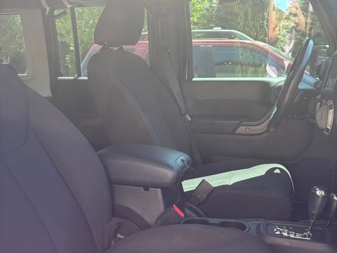 Used 2013 Jeep Wrangler Unlimited Sport AWD/4WD image 6