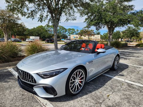Used 2022 Mercedes-Benz SL 55 AMG 4MATIC w/ Driver Assistance Package image 12