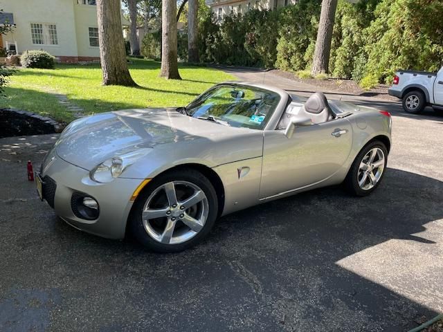 Used 2008 Pontiac Solstice GXP w/ Premium Package RWD image 13