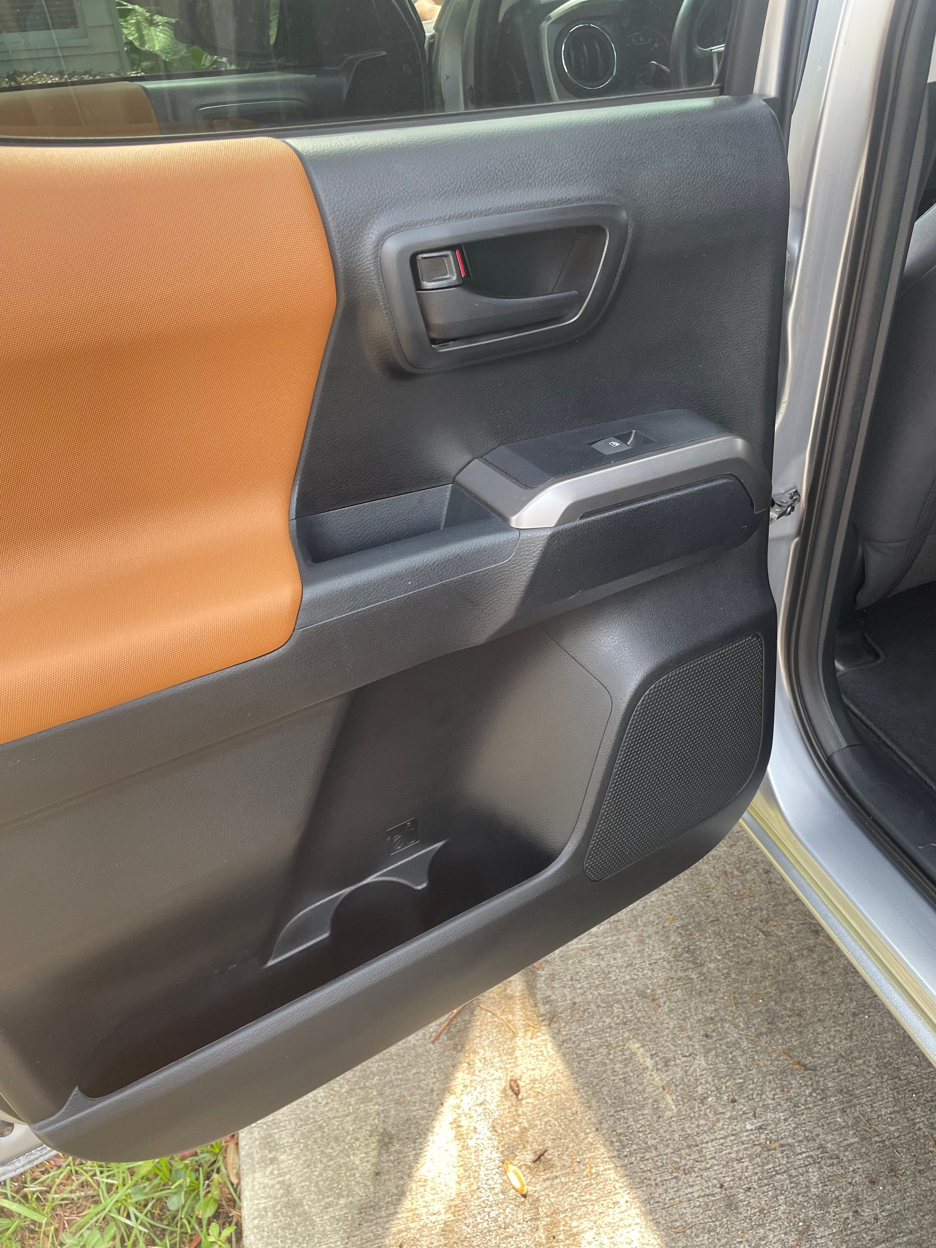 Used 2018 Toyota Tacoma SR5 RWD image 24