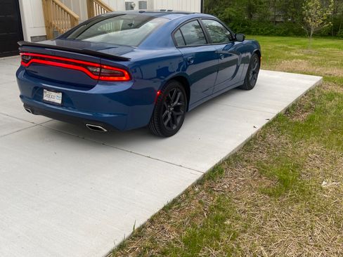 Used 2022 Dodge Charger SXT w/ Blacktop Package image 2