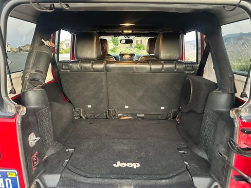 Used 2016 Jeep Wrangler Unlimited Rubicon w/ Connectivity Group image 23