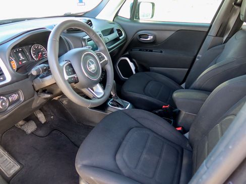 Used 2019 Jeep Renegade Latitude image 19
