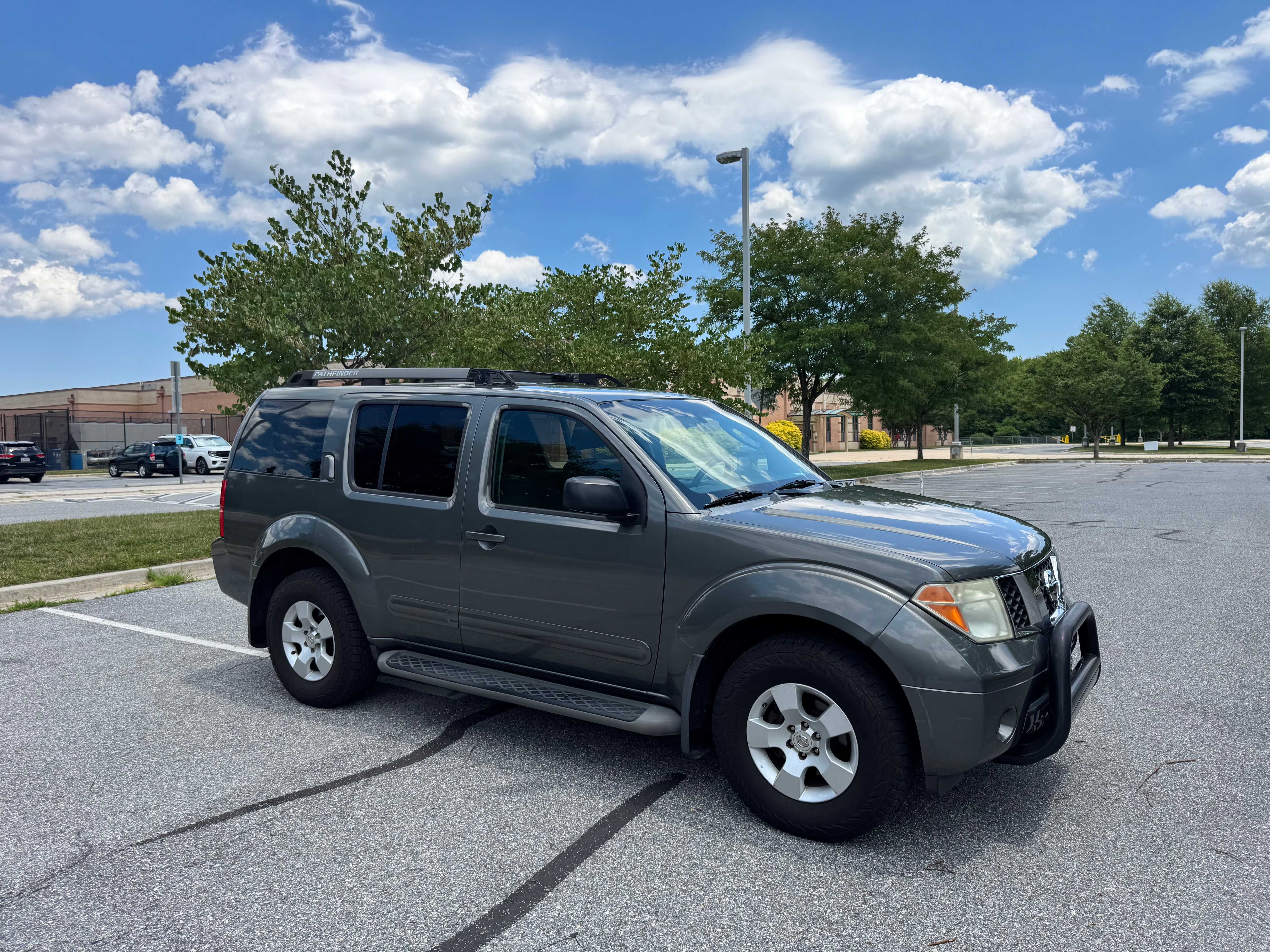 Used 2005 Nissan Pathfinder XE AWD/4WD image 8
