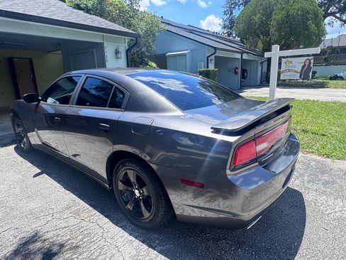 Used 2014 Dodge Charger SE RWD image 5