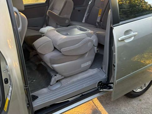 Used 2006 Toyota Sienna LE image 10