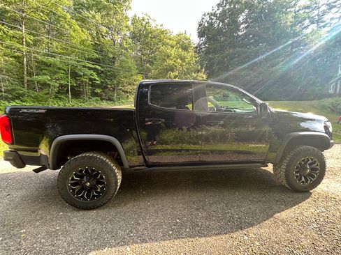 Used 2019 Chevrolet Colorado ZR2 w/ ZR2 Midnight Special Edition AWD/4WD image 10