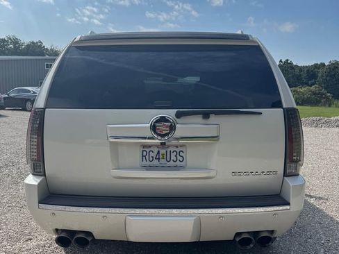 Used 2014 Cadillac Escalade Premium image 12