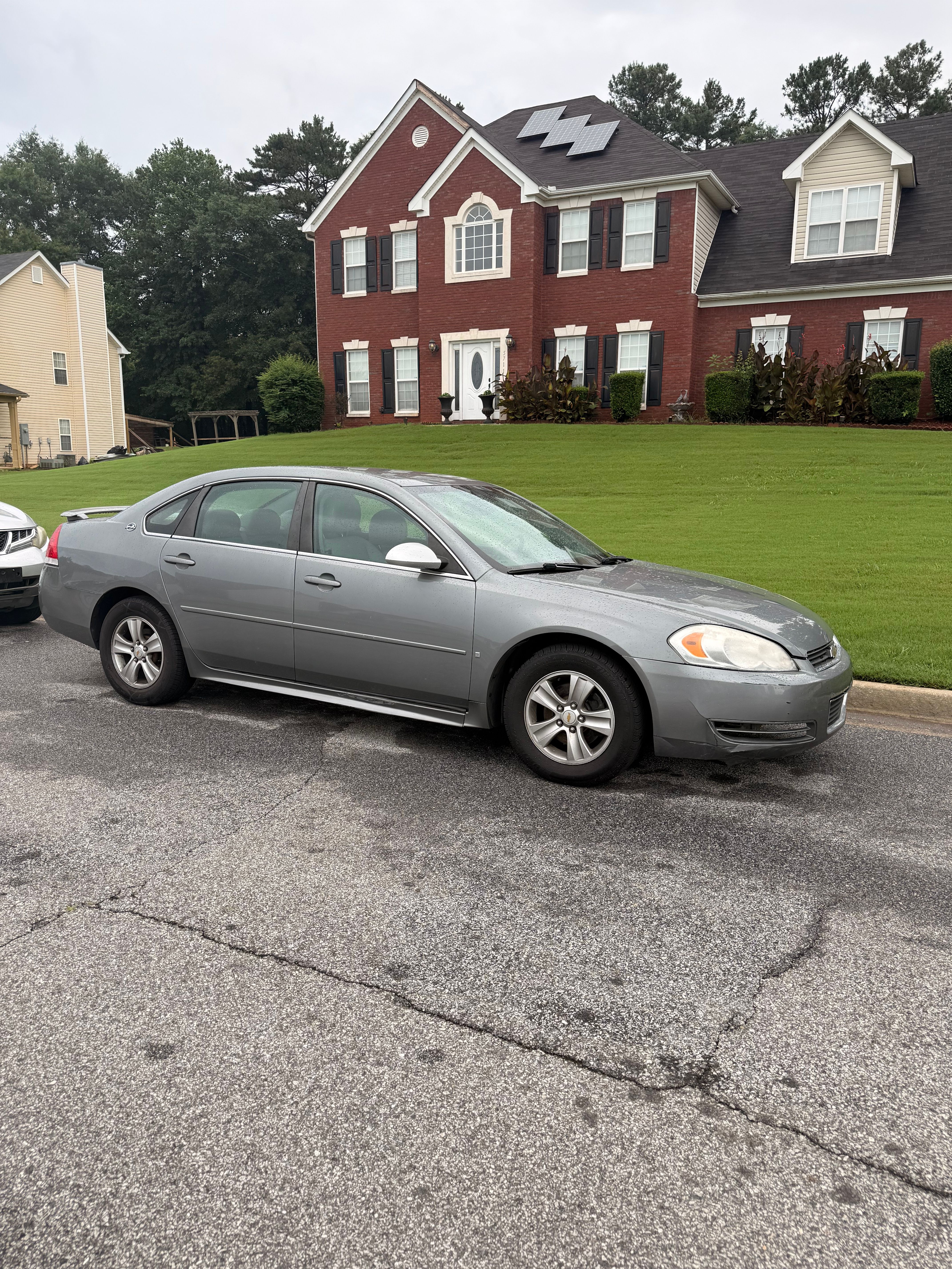 Used 2009 Chevrolet Impala LT w/ Luxury Edition Package FWD image 5