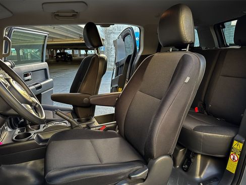 Used 2014 Toyota FJ Cruiser 4WD image 13