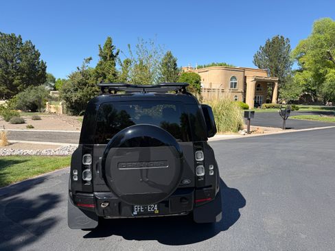 Used 2023 Land Rover Defender 110 X-Dynamic SE AWD/4WD image 5