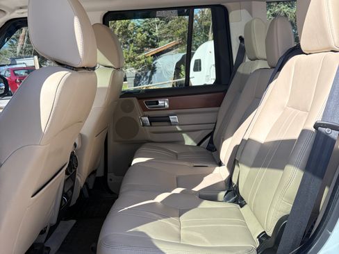 Used 2015 Land Rover LR4 HSE AWD/4WD image 10