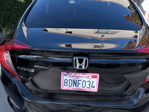 Used 2018 Honda Civic EX image 9