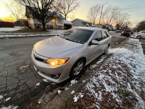 Used 2012 Toyota Camry SE image 1