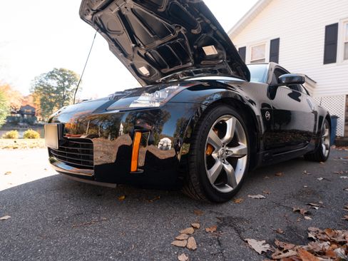 Used 2005 Nissan 350Z 35th Anniversary Edition w/ (N93) Cargo Convenience Pkg image 11