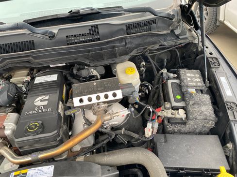 Used 2018 RAM 2500 Tradesman w/ Chrome Appearance Group image 24