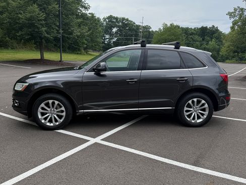 Used 2016 Audi Q5 2.0T Premium Plus w/ Technology Package AWD/4WD image 2