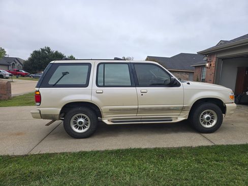 Used 1996 Ford Explorer 2WD 4-Door image 5