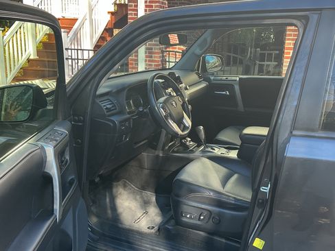 Used 2016 Toyota 4Runner SR5 Premium image 13