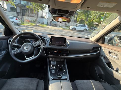 Used 2021 Nissan Rogue SV AWD/4WD image 10