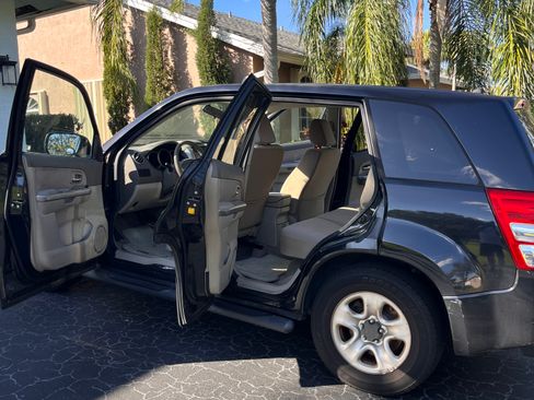 Used 2011 Suzuki Grand Vitara Premium image 11