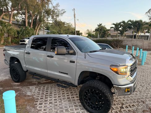 Used 2018 Toyota Tundra SR5 w/ SR5 Upgrade Package image 12