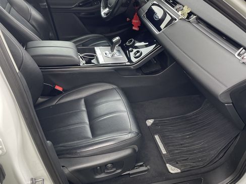 Used 2020 Land Rover Range Rover Evoque SE image 6