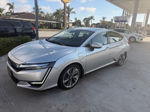 Used 2018 Honda Clarity Touring image 1