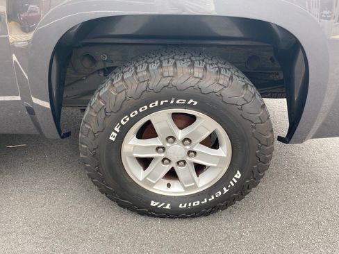 Used 2011 GMC Sierra 1500 SLT w/ Suspension Package, Off-Road image 10