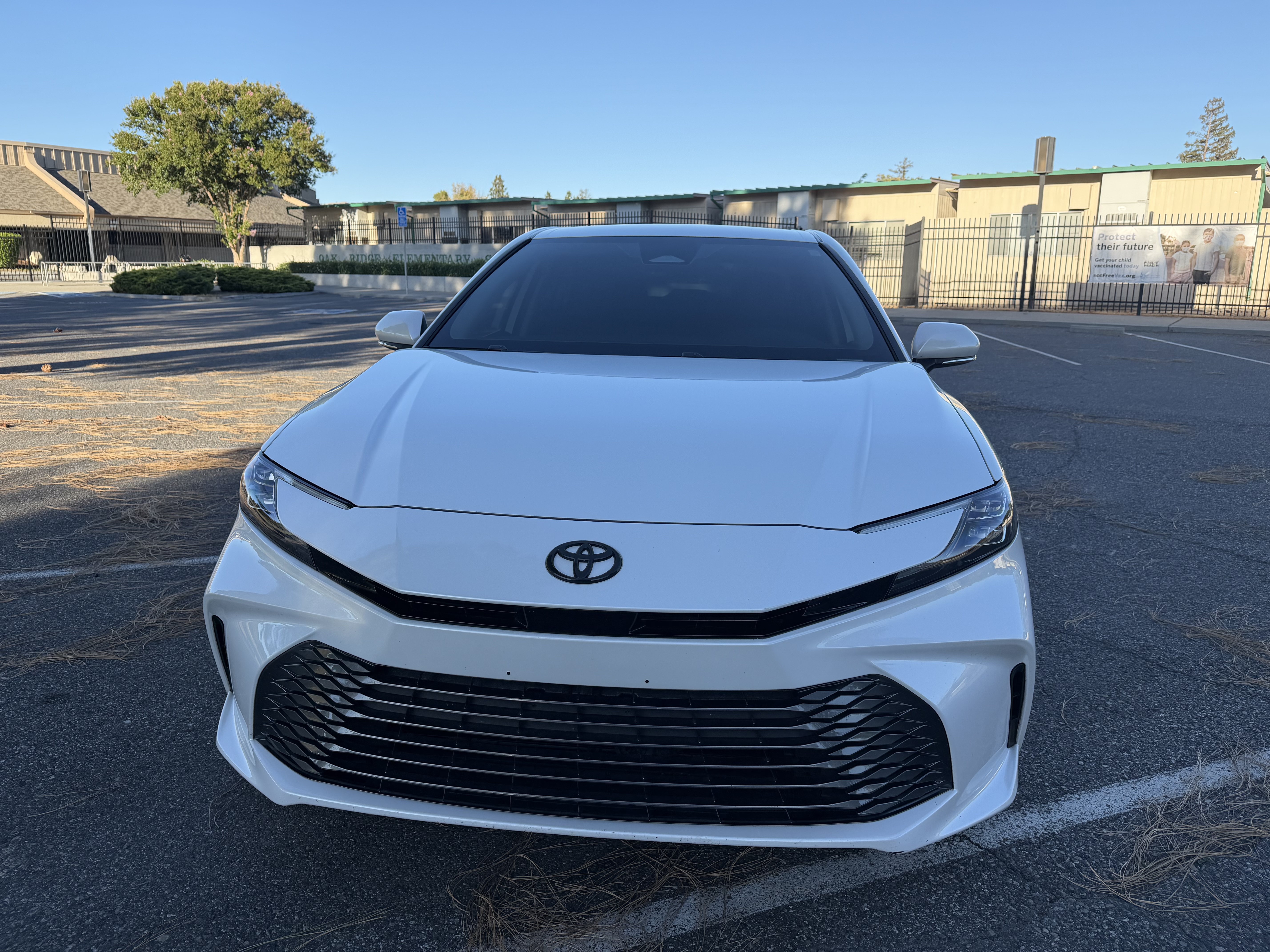 Used 2025 Toyota Camry XLE FWD image 2