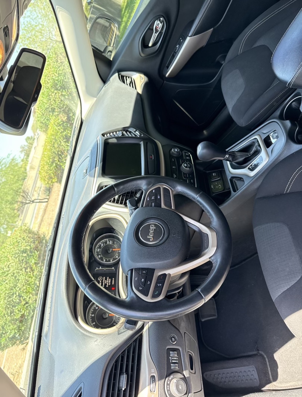 Used 2017 Jeep Cherokee Latitude w/ Comfort/Convenience Group FWD image 5