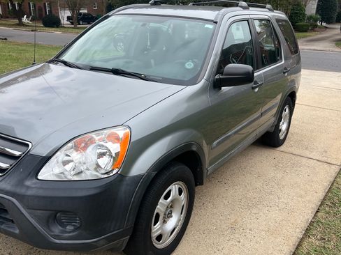 Used 2005 Honda CR-V LX image 1