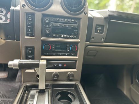 Used 2003 HUMMER H2 Luxury w/ Preferred Equipment Group image 11