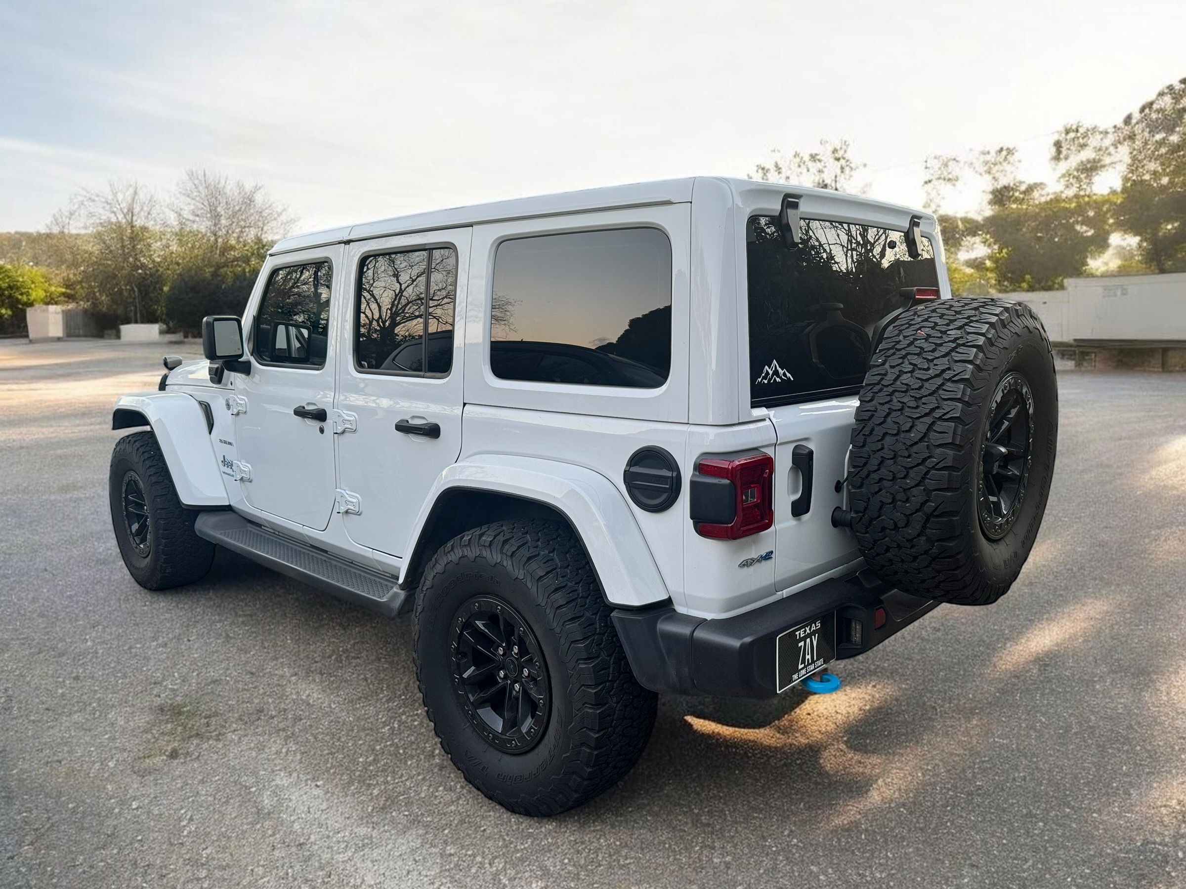 Used 2024 Jeep Wrangler Unlimited Sahara w/ Technology Group AWD/4WD image 6