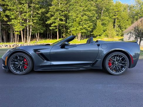 Used 2017 Chevrolet Corvette Z06 RWD image 2