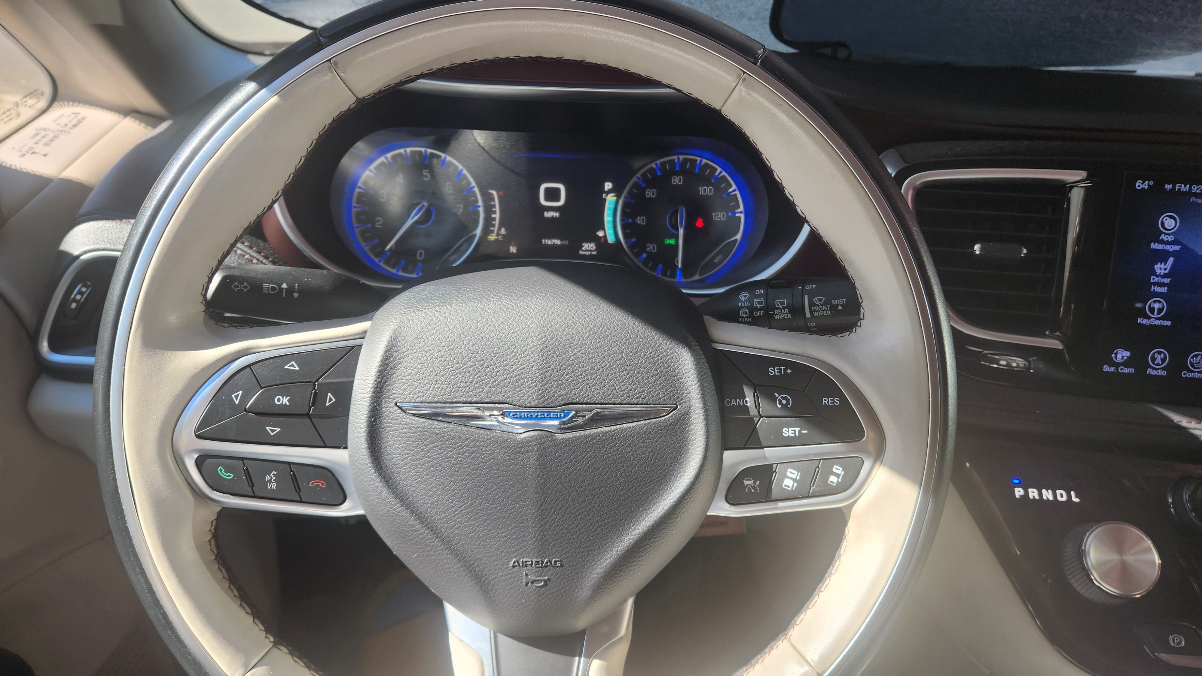Used 2017 Chrysler Pacifica Limited w/ UConnect Theater Package FWD image 11