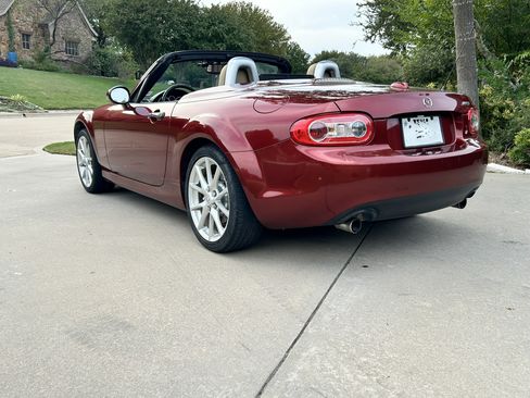 Used 2010 MAZDA MX-5 Miata Grand Touring w/ Premium Pkg image 2