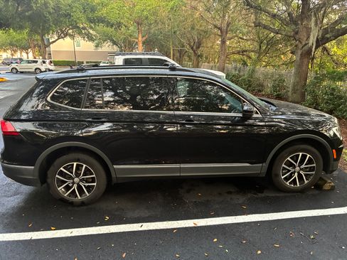 Used 2021 Volkswagen Tiguan SE w/ Panoramic Sunroof Package AWD/4WD image 4