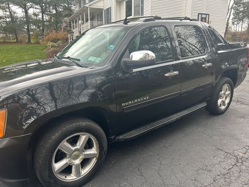 Used 2013 Chevrolet Avalanche LS w/ All-Star Edition image 2