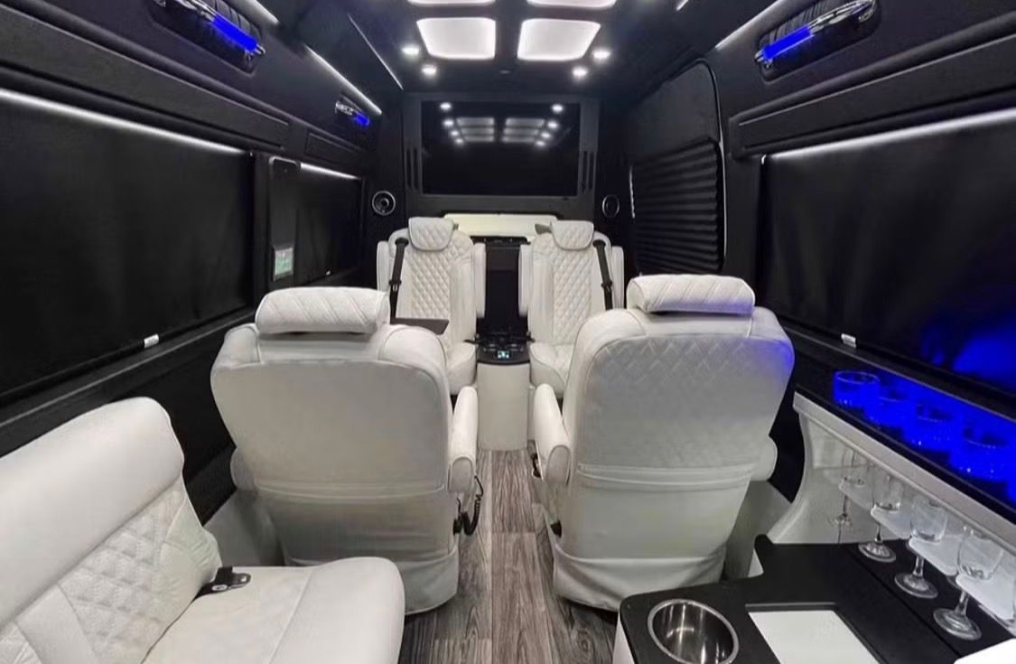 Used 2022 Mercedes-Benz Sprinter 3500 image 9