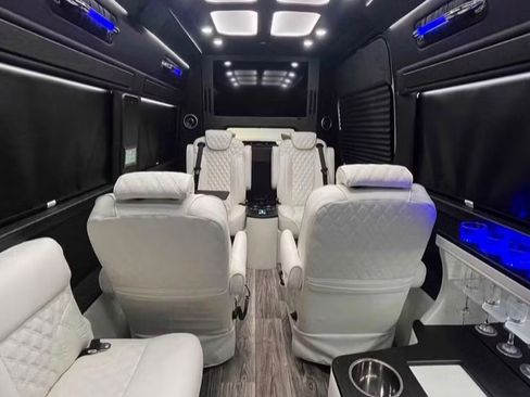 Used 2022 Mercedes-Benz Sprinter 3500 image 4