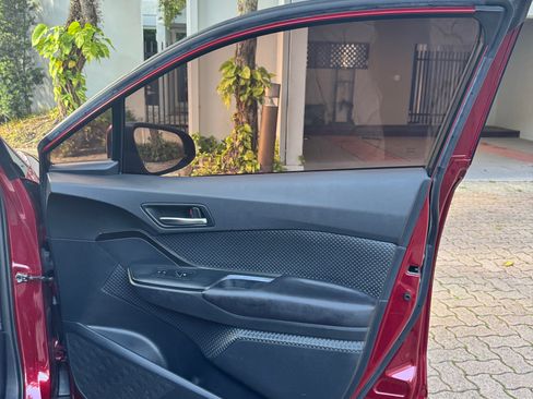 Used 2018 Toyota C-HR XLE image 9