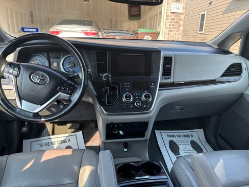 Used 2016 Toyota Sienna XLE image 15