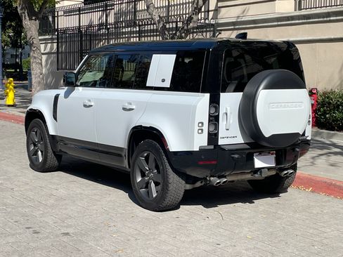 Used 2023 Land Rover Defender 110 image 4