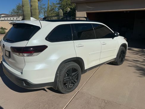 Used 2019 Toyota Highlander SE image 8