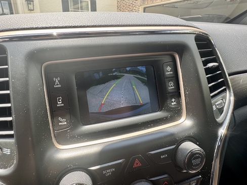 Used 2017 Jeep Grand Cherokee Laredo RWD image 8