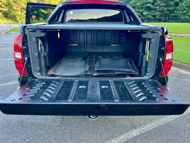 Used 2012 Chevrolet Avalanche LTZ RWD image 12