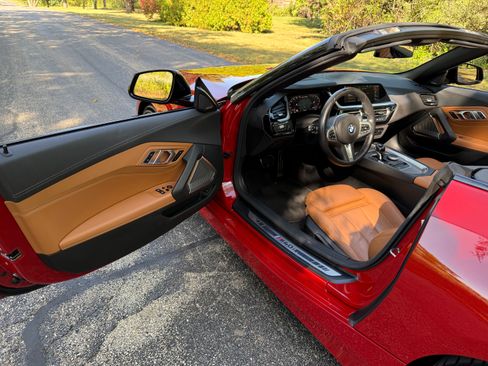 Used 2022 BMW Z4 M40i w/ Premium Package image 11