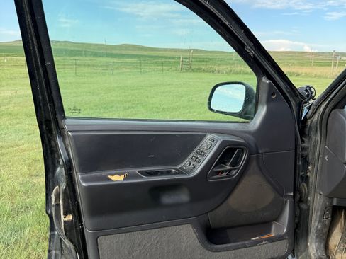 Used 2001 Jeep Grand Cherokee Laredo AWD/4WD image 9